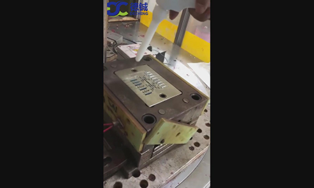 干冰清洗機(jī)液態(tài)硅膠注塑模具清洗應(yīng)用案例 