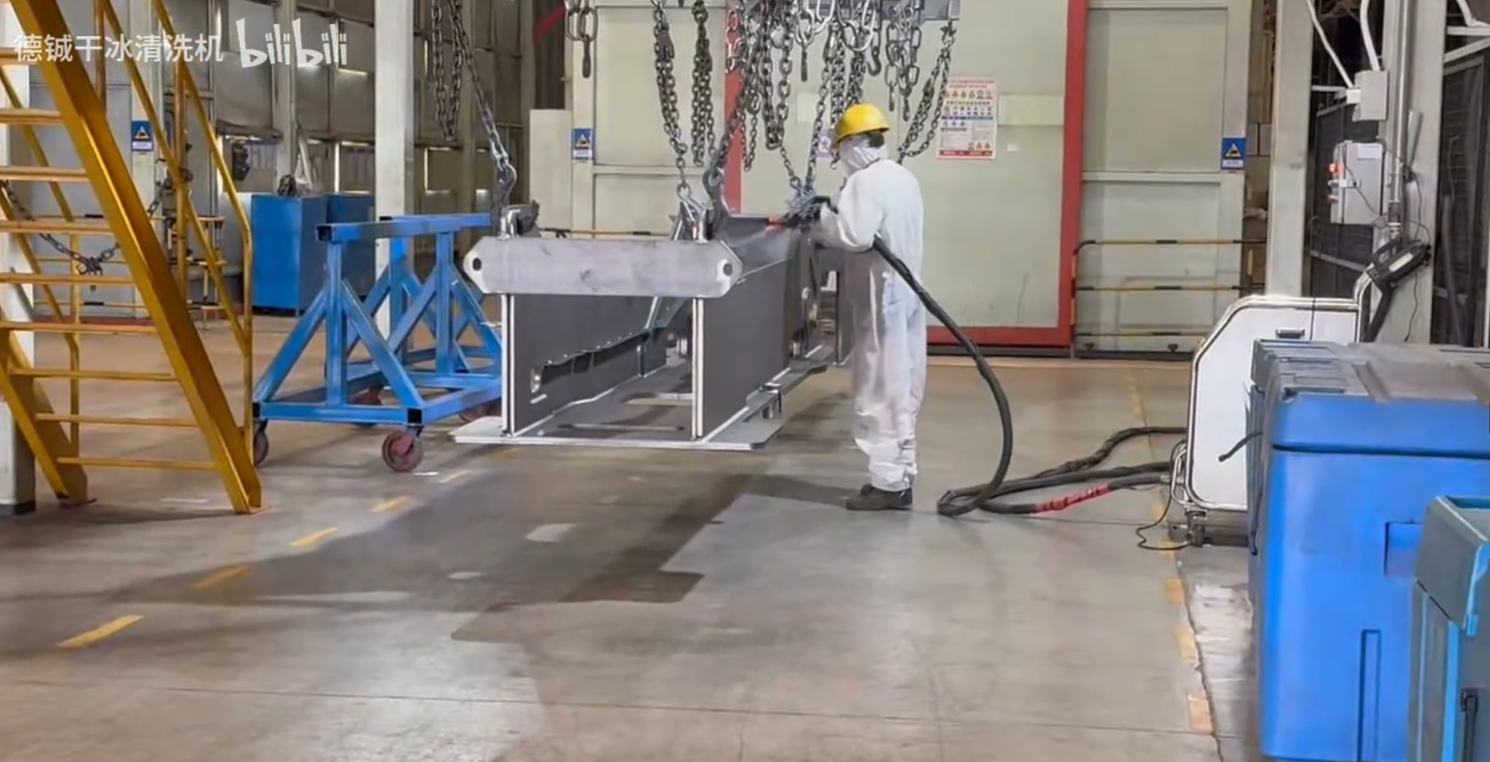 干冰清洗起重機(jī)大型結(jié)構(gòu)件涂裝前除油、除銹、除塵 